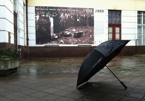 Das Plakat AUF DEM BAHNHOF